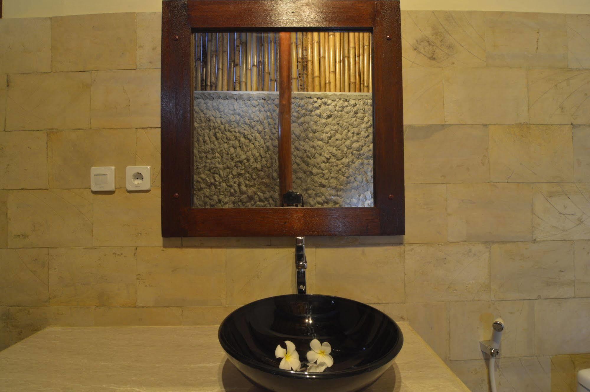 Shu Villa Lombok Kuta  ภายนอก รูปภาพ