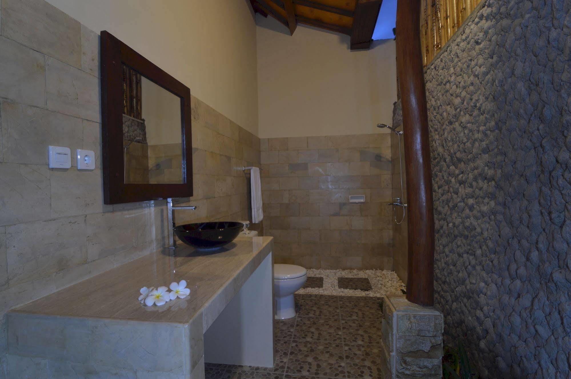 Shu Villa Lombok Kuta  ภายนอก รูปภาพ