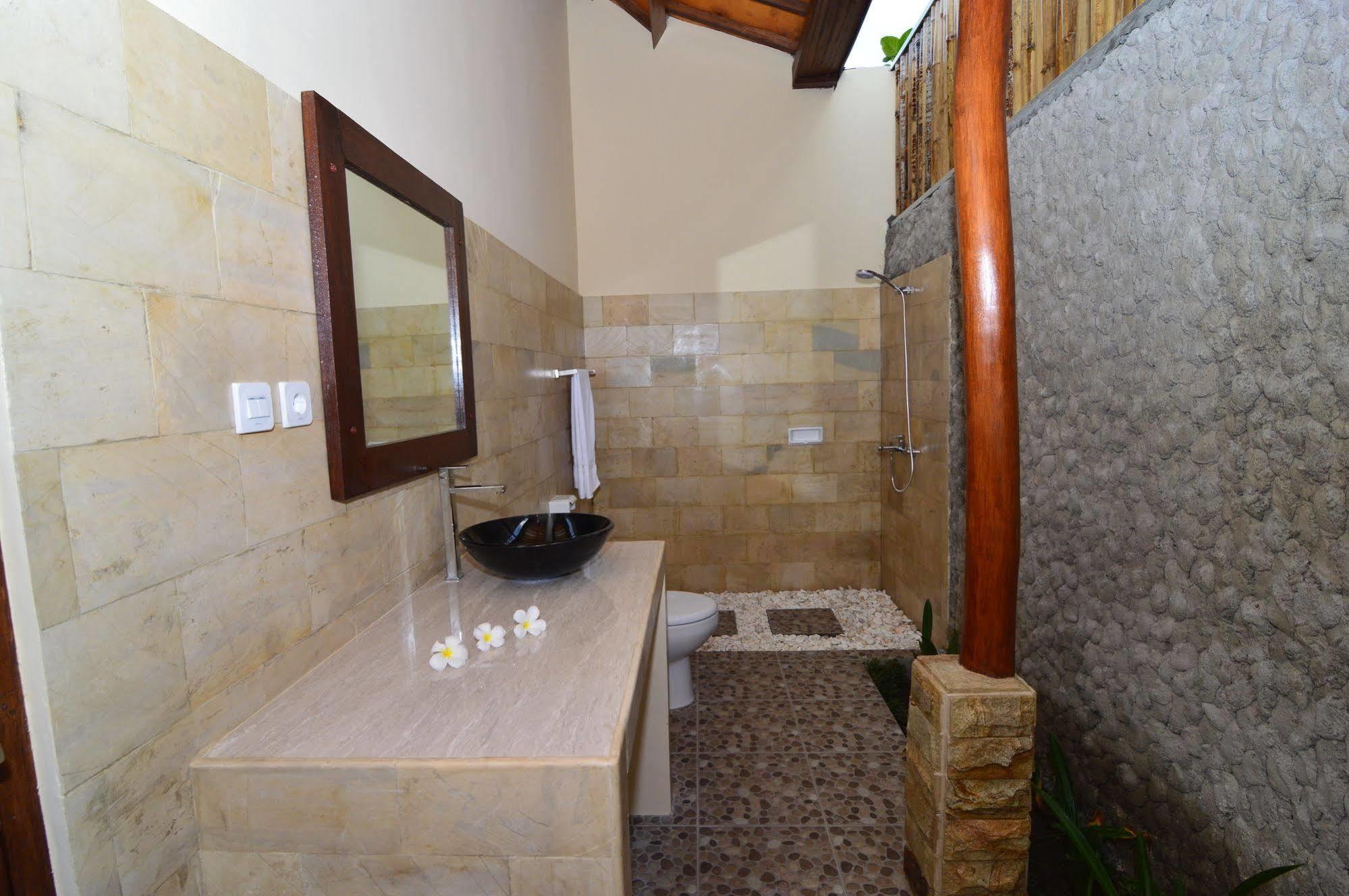 Shu Villa Lombok Kuta  ภายนอก รูปภาพ